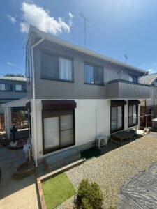 宇都宮市S様邸 外壁塗装施工後。2階R820・1階R809のツートーンで美しく仕上がった全景。